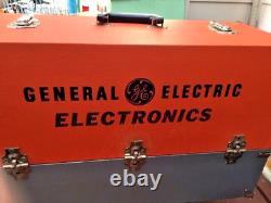 Boîte de rangement vintage GE General Electric Electronics avec tubes assortis
