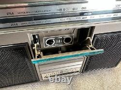 Boombox Électrique Général Vintage Des Années 1980 Avec Cassette 3-5253a -works! Nouvelle Ceinture! Groupe De Travail De L'éclairage Et De La Signalisation Lumineuse