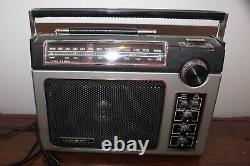 Boombox Vintage General Electric Radio AM/FM Longue Portée Modèle #7-2880b