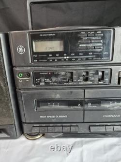 Boombox stéréo vintage General Electric portable avec lecteur cassette et CD. Fonctionne.