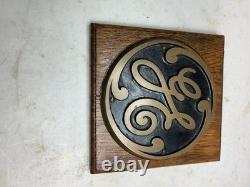 Émblème en laiton GE vintage