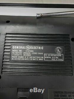Euc Vintage General Electric Boombox 3-5256a Cassette Stéréo Am / Fm Testée Works