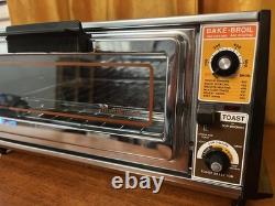 Four grille-pain vintage General Electric Toast R Oven des années 1970, testé, avec plats de cuisson, fonctions grille-pain, cuisson et gril, en bel état