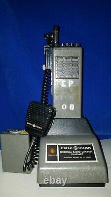 Ge Mpr/uhf Portable Radio/t&f-knobs, Rpt-dir, Emg/batts, Chgr, Mic/vtg. État D'avancement