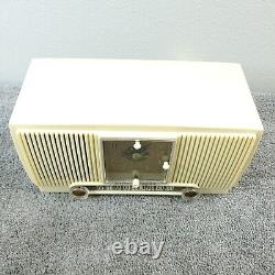 Général Electric 573 Radio à tubes Horloge AM GE Vintage des années 1950 MCM Blanc Fonctionne