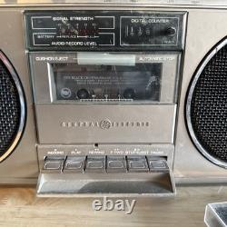 General Electric Vintage Boombox cassette Modèle No. 3-5257A (Testé)