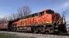 Gros Locomotives Ge Sur La Ligne Secondaire à Rails Joints, Train De Grain De 116 Wagons Sur Wsor Avec Puissance Bnsf 4 12 25