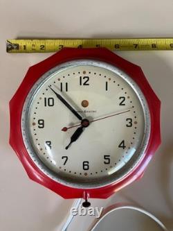 HORLOGE MURALE VINTAGE General Electric Rouge Point 8 avec bord festonné rouge des années 50