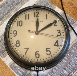 Horloge Électrique Murale Ronde Vintage General Electric Boîtier Métallique Bronze Modèle 1F408