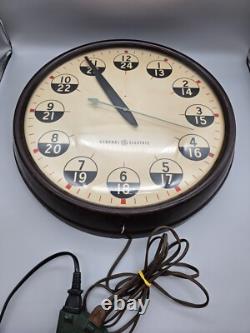 Horloge Murale Industrielle Vintage GE General Electric Heure Militaire, 12/24 HR. RARE