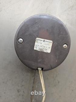 Horloge Murale Industrielle Vintage GE General Electric Heure Militaire, 12/24 HR. RARE