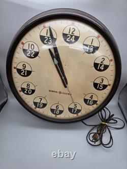 Horloge Murale Industrielle Vintage GE General Electric Heure Militaire, 12/24 HR. RARE