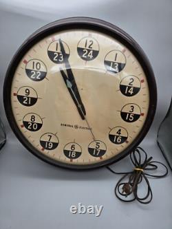 Horloge Murale Industrielle Vintage GE General Electric Heure Militaire, 12/24 HR. RARE