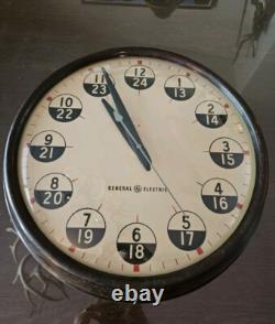 Horloge Murale Industrielle Vintage GE General Electric Heure Militaire, 12/24 HR. RARE
