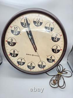 Horloge Murale Industrielle Vintage GE General Electric Heure Militaire, 12/24 HR. RARE