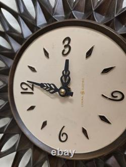 Horloge étoile en plastique brun General Electric moderne danois vintage Mcm