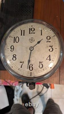 Horloge industrielle de l'ère vintage General Electric Type C-8