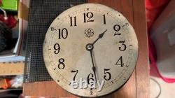 Horloge industrielle de l'ère vintage General Electric Type C-8