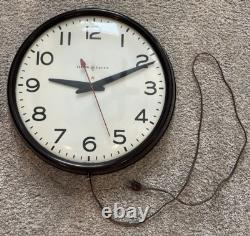 Horloge murale Vintage General Electric 17.5 2915 RED EYE Fabriquée aux États-Unis Testée Fonctionnelle