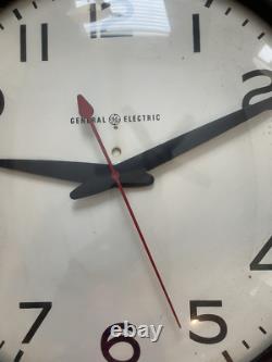 Horloge murale Vintage General Electric 17.5 2915 RED EYE Fabriquée aux États-Unis Testée Fonctionnelle