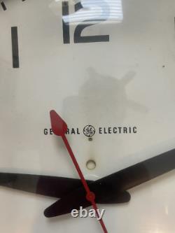 Horloge murale Vintage General Electric 17.5 2915 RED EYE Fabriquée aux États-Unis Testée Fonctionnelle