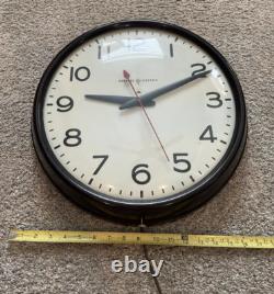 Horloge murale Vintage General Electric 17.5 2915 RED EYE Fabriquée aux États-Unis Testée Fonctionnelle