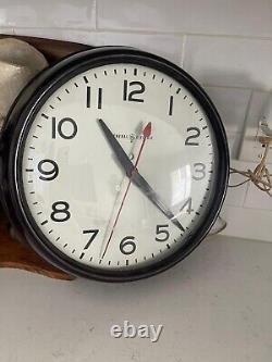 Horloge murale Vintage General Electric GE Red Eye fonctionnant en rouge