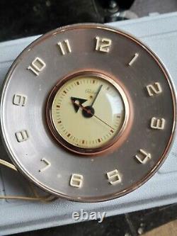 Horloge murale Vintage General Electric Telechron Flying Saucer en métal du milieu du siècle