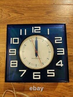 Horloge murale en lucite bleu cobalt vintage General Electric carrée rétro FONCTIONNANT