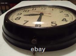 Horloge murale industrielle d’école vintage GENERAL ELECTRIC 14 1/2 à œil rouge, GE fonctionnelle