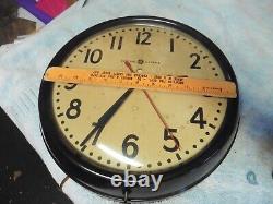 Horloge murale industrielle de classe scolaire Vtg GENERAL ELECTRIC GE Red Eye 1H1612