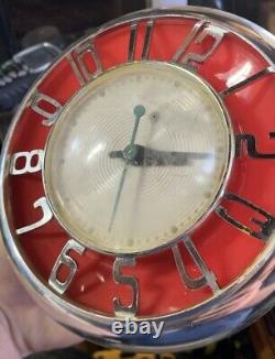 Horloge murale rouge/chrome de travail vintage General Electric Telechron 2H45 de style MCM