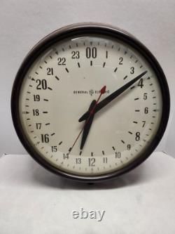 Horloge murale scolaire vintage 24 heures General Electric GE œil rouge