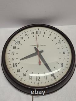 Horloge murale scolaire vintage 24 heures General Electric GE œil rouge