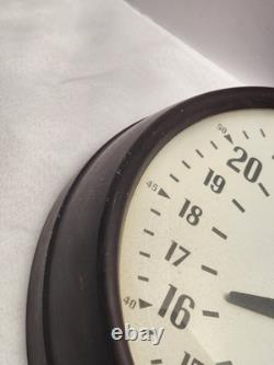 Horloge murale scolaire vintage 24 heures General Electric GE œil rouge