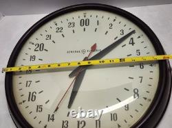 Horloge murale scolaire vintage 24 heures General Electric GE œil rouge