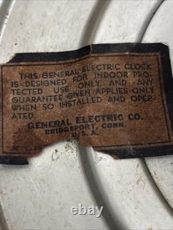 Horloge murale scolaire vintage GE Red Eye General Electric 10 des années 1950 en excellent état de fonctionnement