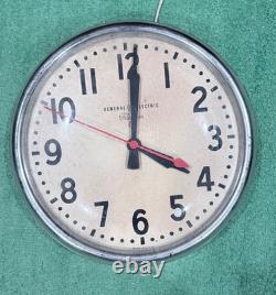 Horloge murale scolaire vintage GE Red Eye General Electric 1HA1612 14-1/2