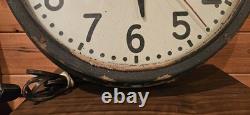 Horloge murale scolaire vintage GE Red Eye General Electric USA 14.5 Modèle 1H 1412