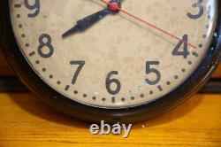 Horloge murale scolaire vintage GE Red Eye General Electric en état de marche, en verre antique