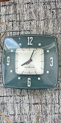 Horloge murale verte General Electric des années 1950, modèle 2H34, horloge murale de diner 8x8 pouces