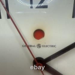 Horloge murale vintage General Electric Mid Century Modern rouge cerise 2H20 fonctionne