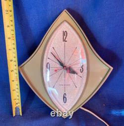 Horloge murale vintage General Electric modèle 2159 verte avocat style mid-century modern