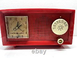 Horloge radio à tube vintage rétro GE Antique rouge de General Electric 305b à réparer