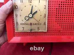 Horloge radio à tube vintage rétro GE Antique rouge de General Electric 305b à réparer