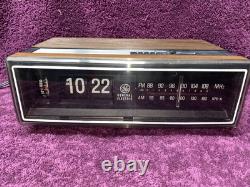 Horloge-réveil radio flip vintage General Electric 1984 7-4305D EN EXCELLENT ÉTAT