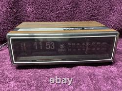 Horloge-réveil radio flip vintage General Electric 1984 7-4305D EN EXCELLENT ÉTAT