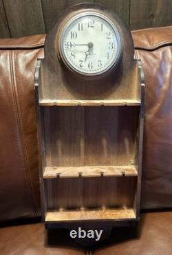 Horloge vintage General Electric en bois à suspendre au mur avec étagère d'exposition pour pipe/cuillère