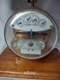 Lampe de table vintage avec compteur d'électricité General Electric à lire