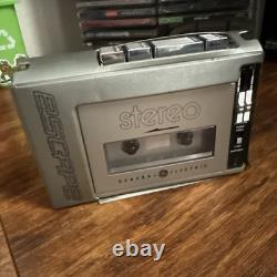 Lecteur de cassette stéréo General Electric modèle 3-5270 vintage de 1981 en état de fonctionnement ! Avec étui